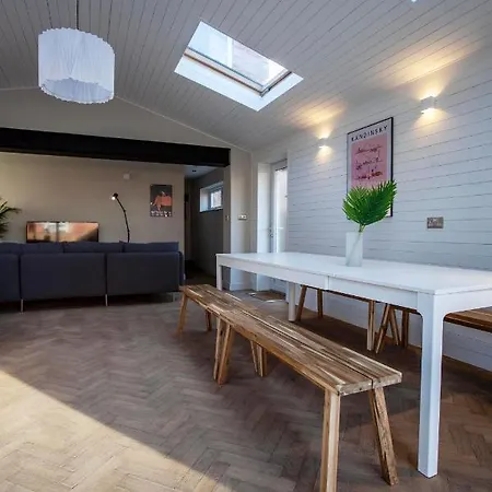 Stunning Newly Renovated House In South Ferienhaus