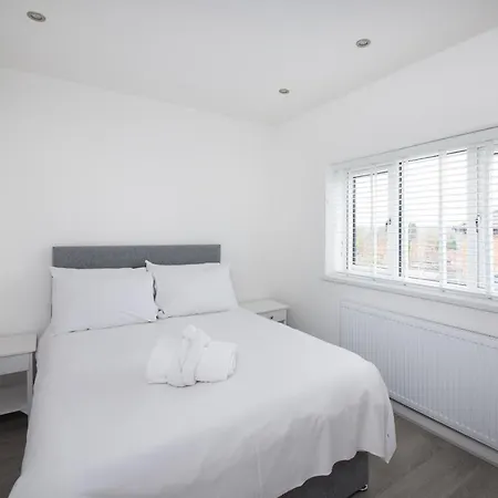 Ferienhaus Guestready - Newly Renovated In Detached Manchester