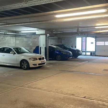 Spacious * マンチェスター