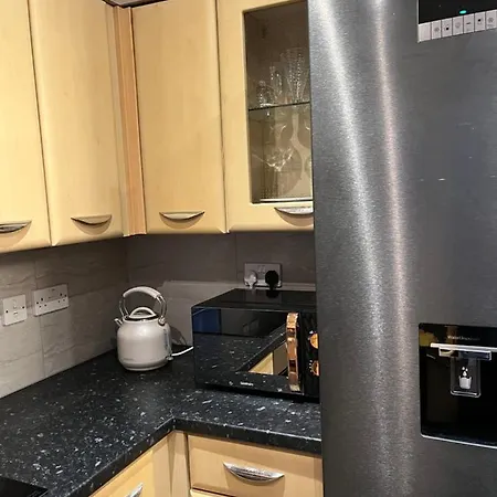 Entire Captivating 2-bed House In Holiday home