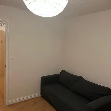 Entire Captivating 2-bed House In Holiday home