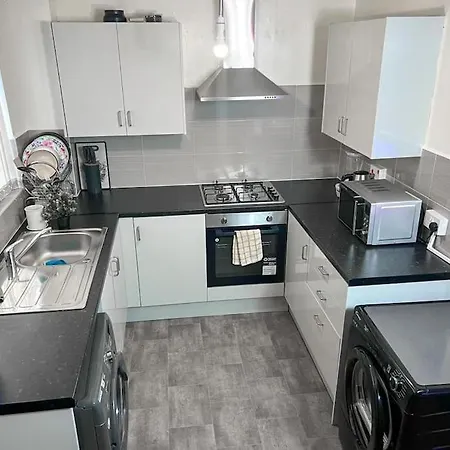 Adorable 2 Bed House Ideal For Family Of Four Manchester