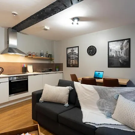 High Street Town House 4*