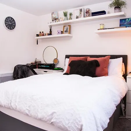 Luxury King Bed Near Old Trafford Stadium アパート
