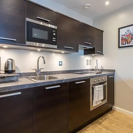 Vibrant 1 Bed In Centre Apartment