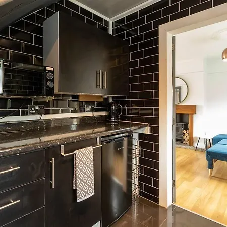 Apartament Spacious 3 Bedroom House With Garden In Salford Manchester
