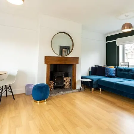 Spacious 3 Bedroom House With Garden In Salford Apartament *