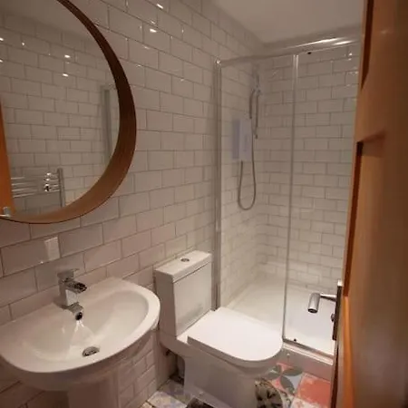 Holiday home Beautiful 6 Bedroom House On A Quiet Street In South
