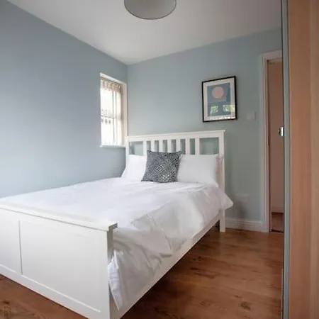 Beautiful 6 Bedroom House On A Quiet Street In South