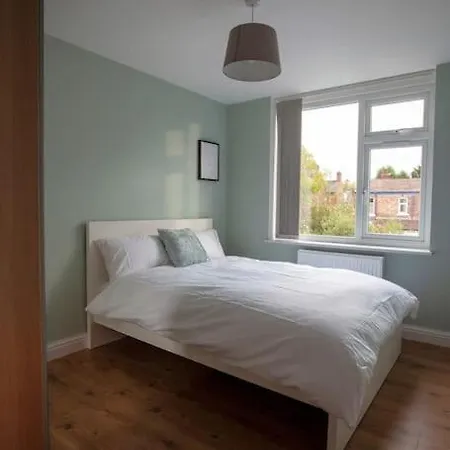Beautiful 6 Bedroom House On A Quiet Street In South Holiday home Manchester