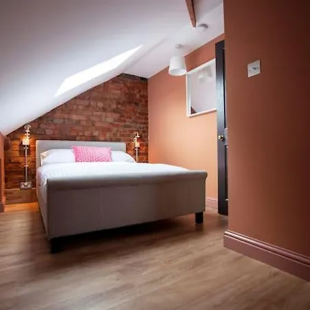 Gorgeous Large House In Quiet Residential Area Holiday home Manchester