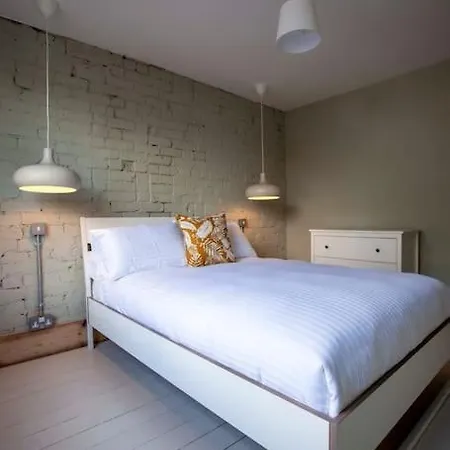 Holiday home Gorgeous Large House In Quiet Residential Area