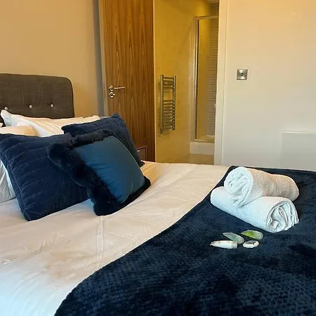 Apartment Luxury Corner Apartment, Balcony W Scenic Views Manchester