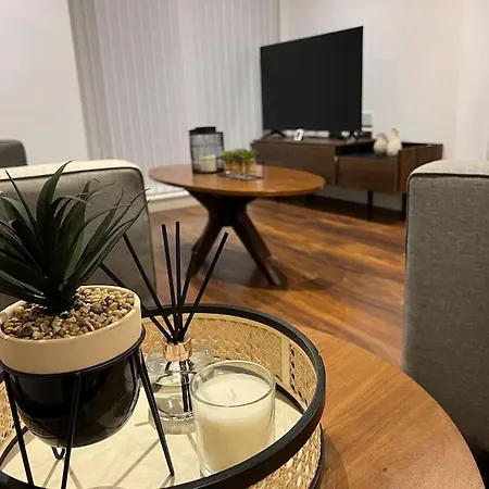 Luxury Corner Apartment, Balcony W Scenic Views Apartment Manchester