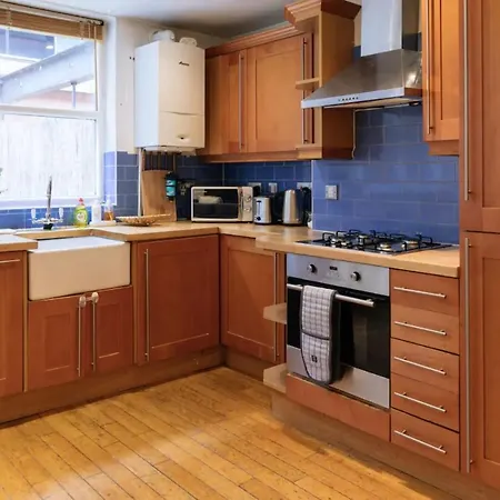 Stylish And 2 Bedroom Flat In Apartament *