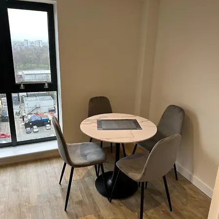 Paragon House Apartment *