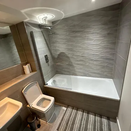 Paragon House Apartment *
