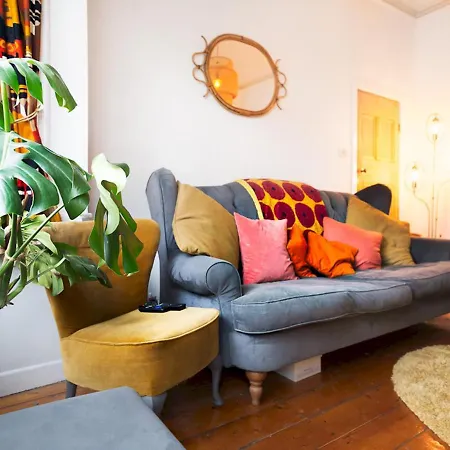 Pass The Keys Quirky 3 Bed Close To Old Trafford Holiday home Manchester