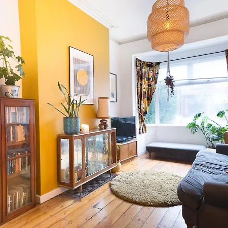 Pass The Keys Quirky 3 Bed Close To Old Trafford Manchester
