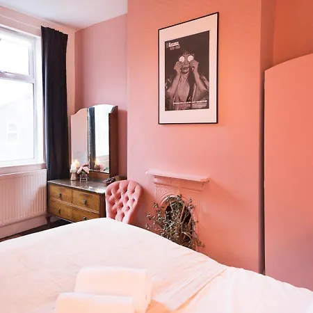 Pass The Keys Quirky 3 Bed Close To Old Trafford *