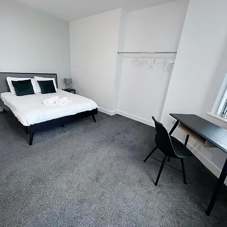 Beautiful 2-br Flat Near Salford Royal