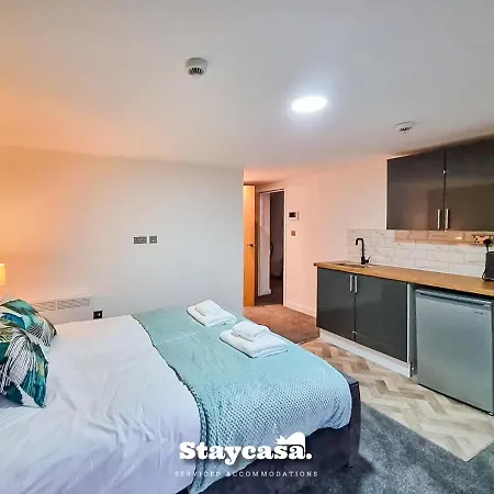 Magnificent 10 Bedroom Shared House - Great Amenities