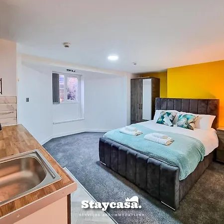 Magnificent 10 Bedroom Shared House - Great Amenities * Manchester