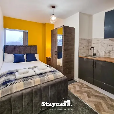 בית אירוח Magnificent 10 Bedroom Shared House - Great Amenities *