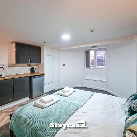 Magnificent 10 Bedroom Shared House - Great Amenities