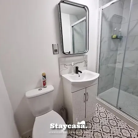 Magnificent 10 Bedroom Shared House - Great Amenities Homestay Manchester