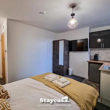 בית אירוח Magnificent 10 Bedroom Shared House - Great Amenities מנצ'סטר