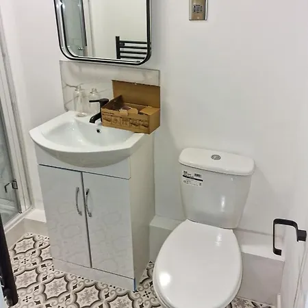 Magnificent 10 Bedroom Shared House - Great Amenities