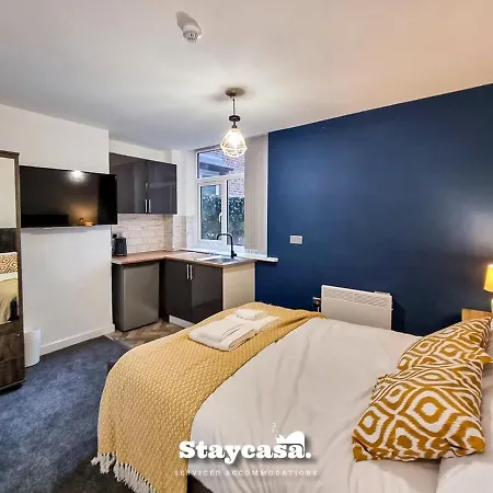 Magnificent 10 Bedroom Shared House - Great Amenities * מנצ'סטר