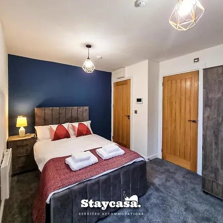 Magnificent 10 Bedroom Shared House - Great Amenities Manchester