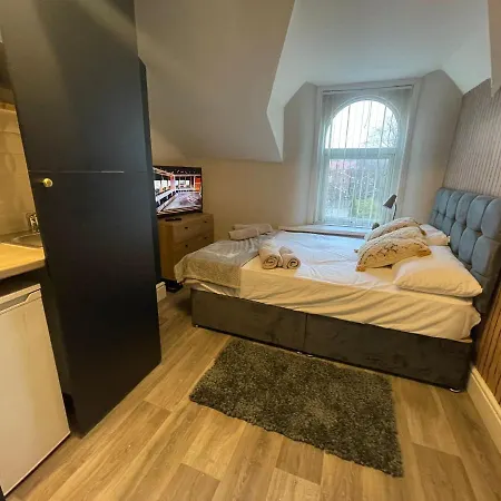 Deluxe Centrally Located In