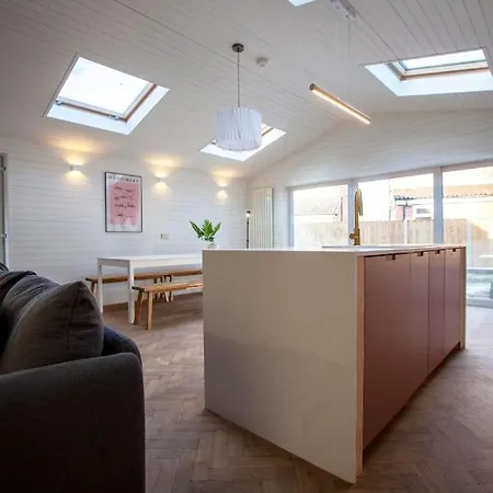 Stunning Newly Renovated House In South Ferienhaus Manchester