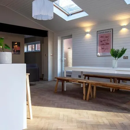 Stunning Newly Renovated House In South * Manchester