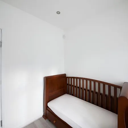 Ferienhaus Guestready - Newly Renovated In Detached *