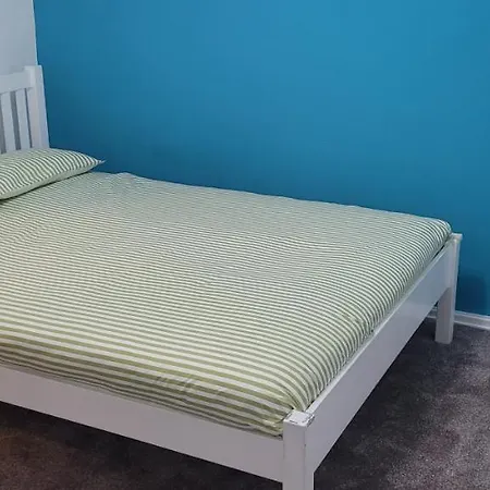 Entire 2 Bedroom House - Holiday home
