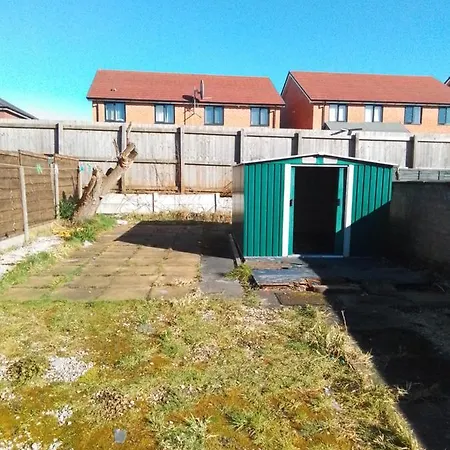 Entire 2 Bedroom House - Holiday home *