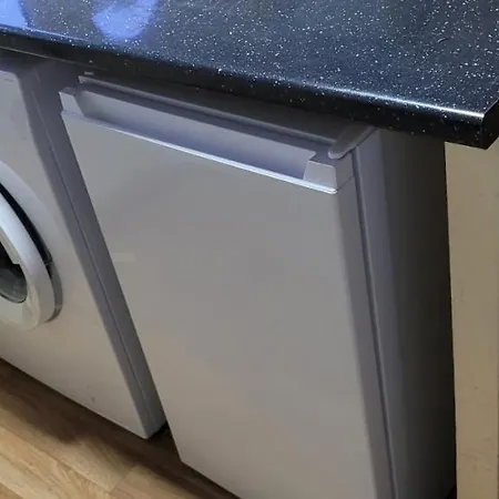 Entire 2 Bedroom House - 別荘 *