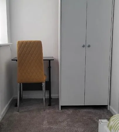 Entire 2 Bedroom House - Holiday home
