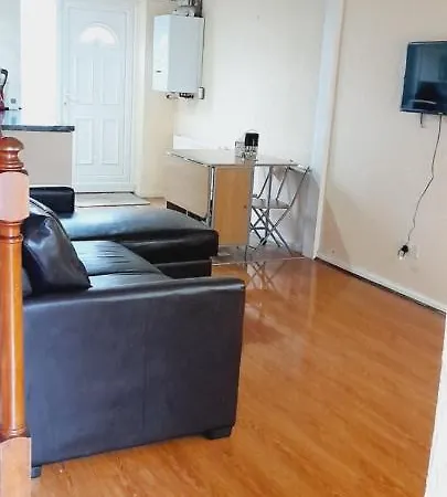 Entire 2 Bedroom House - Holiday home *
