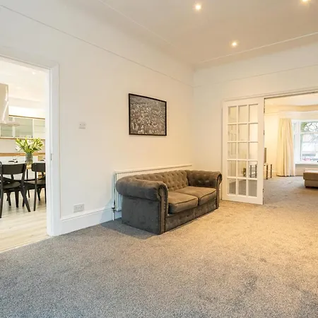 Pillo - Spacious 4 Bedroom Detached House Close To Heaton Park * Manchester