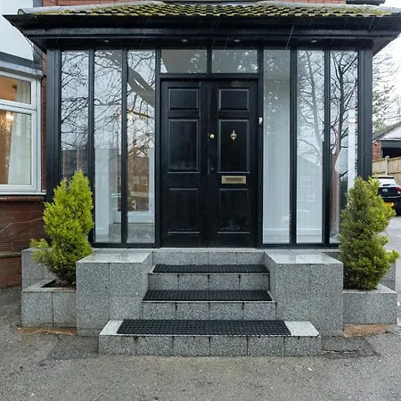 Pillo - Spacious 4 Bedroom Detached House Close To Heaton Park