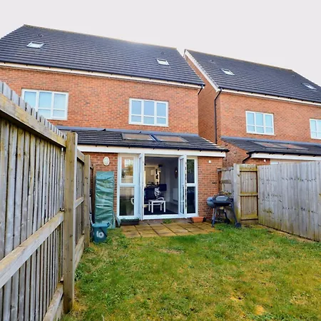 Family Friendly With Parking & Garden