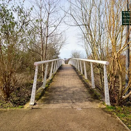 Family Friendly With Parking & Garden * Manchester