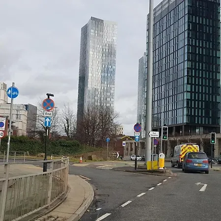 Comfy 2Bd & 1Ba City Centre Luxury With Free Parking