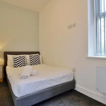 Apartment Spacious 2-br Close To Salford Royal Hospital *