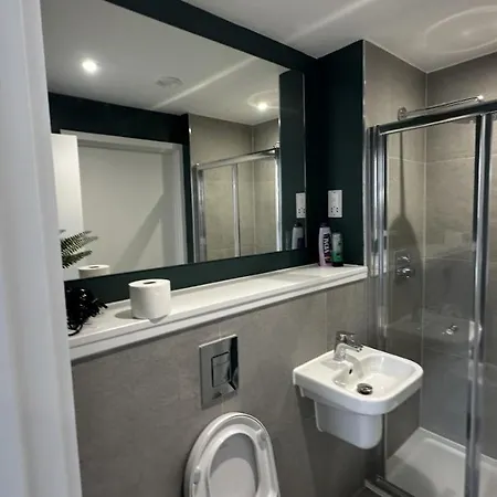 Lux Livin' - Luxury 2 Bed Apartment With Sky Garden